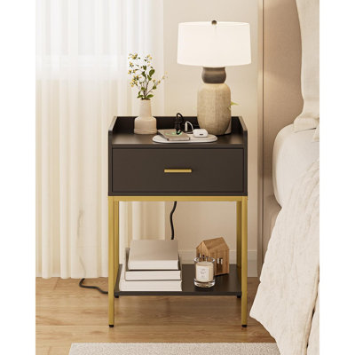 Table de chevet avec station de charge, table de chevet à 3 niveaux pour les petits espaces, table de chevet moderne avec tiroir de rangement et tablette, petite table d'appoint pour chambre à coucher, salon, noir