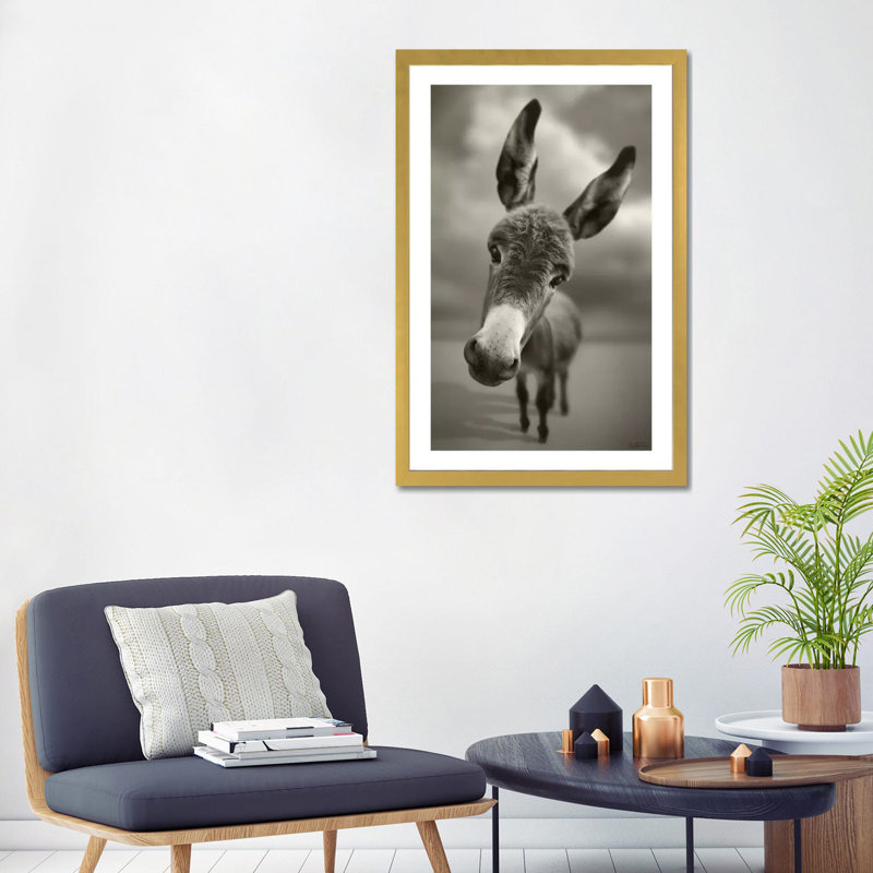 «Hey There» par Ben Heine - reproduction de photo, Blanc, H 32 po x l 24 po x P 1 po, Papier encadré doré