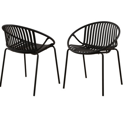 2 chaises de patio, noires. Conception respirante et ergonomique. Pieds en métal avec plastique. Style moderne et simple, capacité de 300 lb. Siège de style assemblage requis. L 26,16 po x l 22,19 po x H 30,17 po.