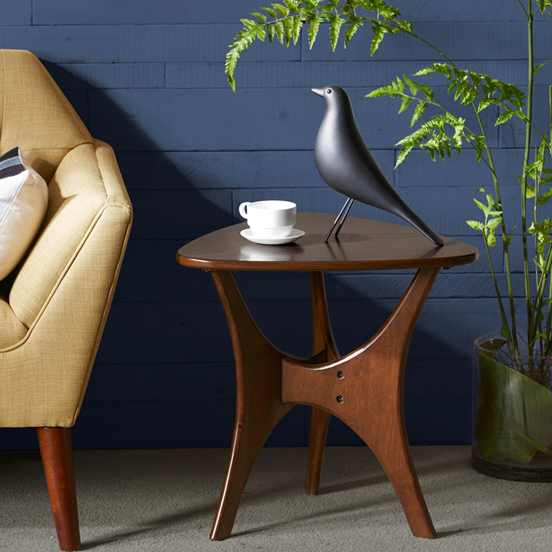 Table d'appoint triangulaire en bois de pacanier, rehausse la sophistication de la pièce