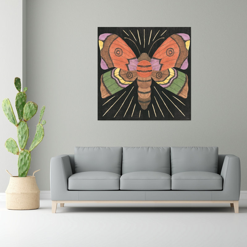 Spooky Chic VI Contemporary Moth Art, H 48 po x l 48 po