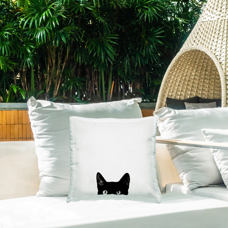 Coussin d'extérieur imprimé yeux de chat Peeking par Jon Bertelli