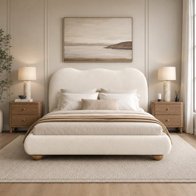 Lit plateforme tapissier contemporain à dossier chameau, prêt pour le matelas, aucun sommier nécessaire, grand / simple. Très grand, avec pieds en bois rond