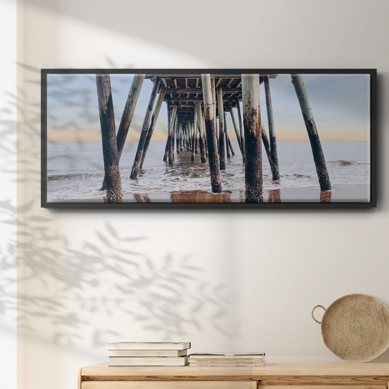 Under the Pier - Impression sur toile avec cadre flottant, H 12 po x l 30 po x P 1,5 po, Noir