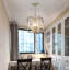 Lustre suspendu moderne à 4 lumières, style ferme, or champagne, avec globes et accents de cristal