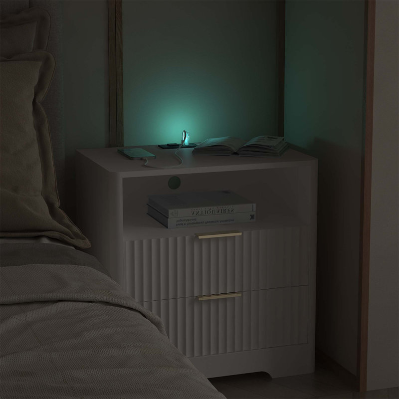 Table de chevet intelligente avec station de charge, veilleuse à commande vocale et rangement spacieux pour les chambres à coucher modernes