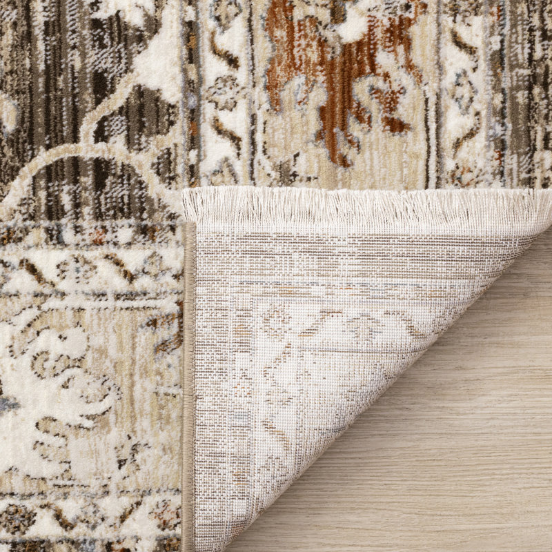 Tapis traditionnel beige Gorrian, Rectangle 7 pi 10 po x 10 pi 2 po
