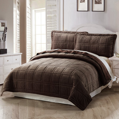 Polyester Plaid Quilt with Pillow Shams Included