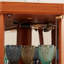 Vitrine d'angle avec système d'éclairage, tablettes réglables et dossier en miroir pour les antiquités mettant en valeur l'éclairage domestique