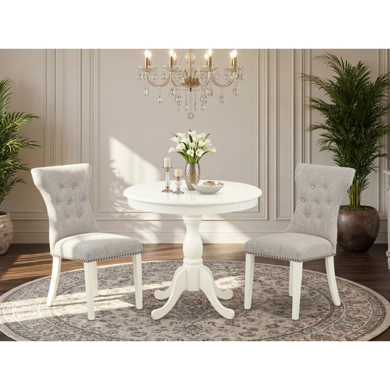 L'ensemble de table de salle à manger en bois 3 pièces comprend 1 table de salle à manger et 2 sièges en tissu de lin capitonné avec dossier capitonné à boutons et têtes de clous - finition lin blanc