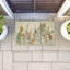 Tapis de porte simple imprimé à motif botanique simple d'automne, par Elizabeth Medley, 18 po x 30 po