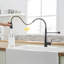Robinet de cuisine commercial noir avec douchette extractible, robinet d'évier de cuisine à poignée simple-128500626