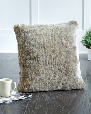 Witte Faux Fur Throw Pillow