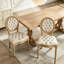 Chaise en bois massif avec garniture cloutée-129761694
