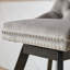Tabourets de bar pivotants en velours avec décoration capitonnée à boutons et pieds en bois (sans table)-157815957