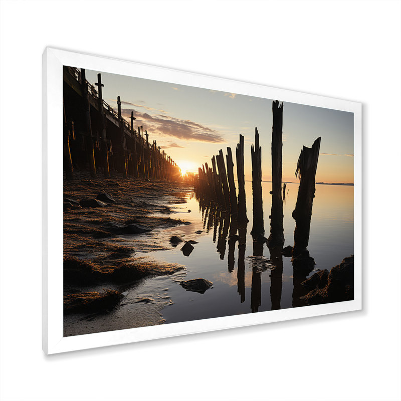 Beach Beach Pier Reflections I - impression, Cadre simple blanc, H 34 po x l 44 po x P 1,5 po