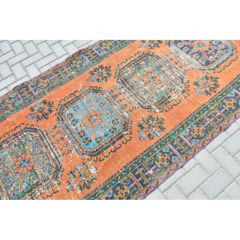 Tapis de couloir turc fait à la main dans une teinte orange vibrante, parfait pour décorer les cuisines et les escaliers
