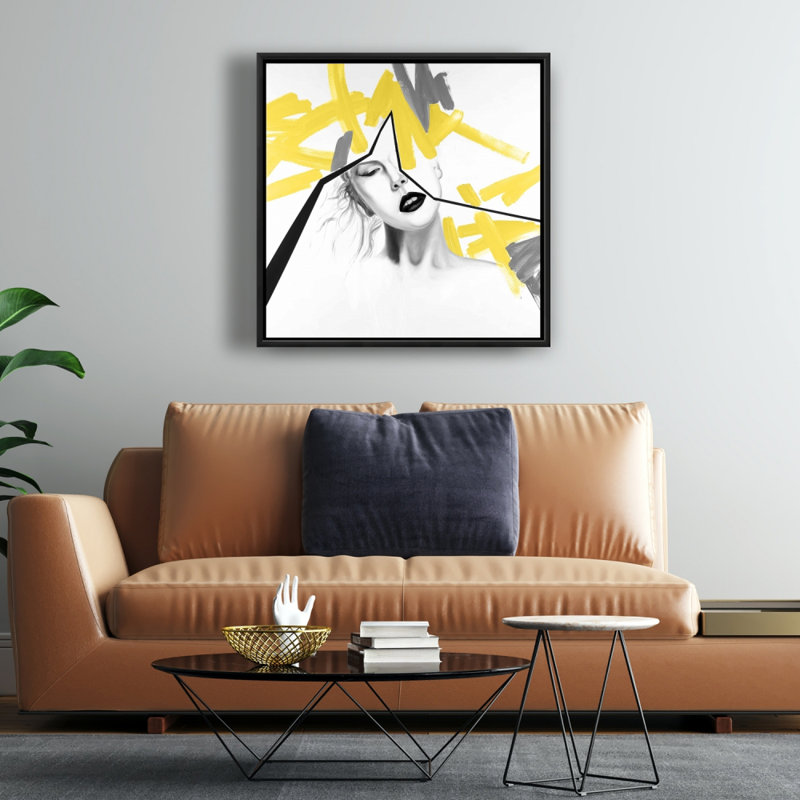 «Femme avec une ligne jaune»