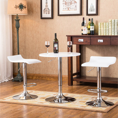 Ensemble de tables de bar réglables en bois et en métal chromé et 2 tabourets pivotants réglables en chrome