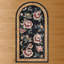 Tapis de couloir noir en mosaïque rose