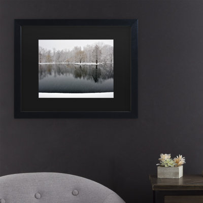 «Snowy Pond» par Kurt Shaffer - reproduction de photo sur toile encadrée