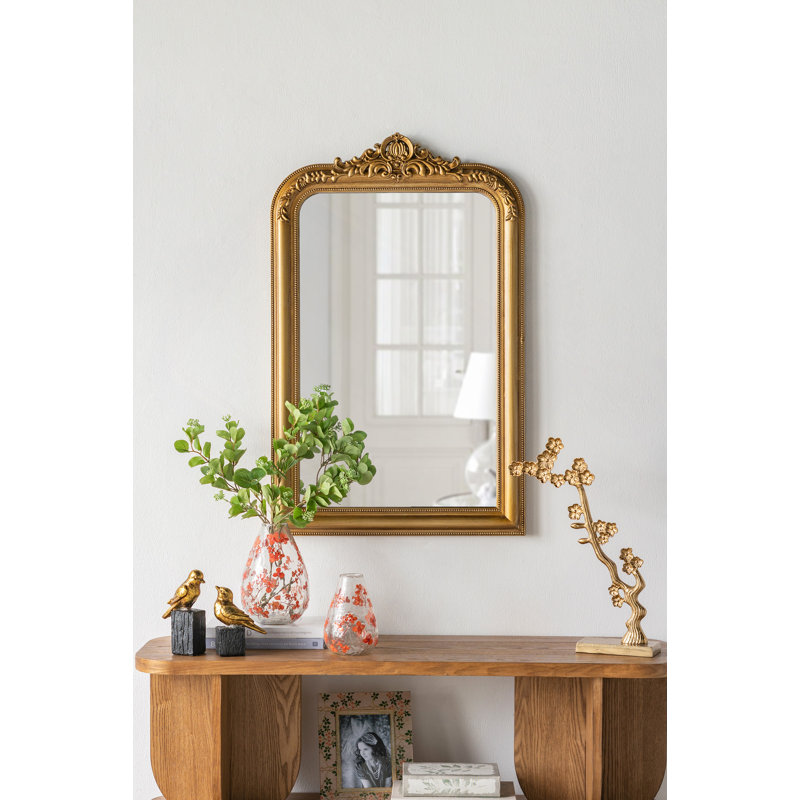 Miroir mural décoratif arqué avec motif de crête ornée
