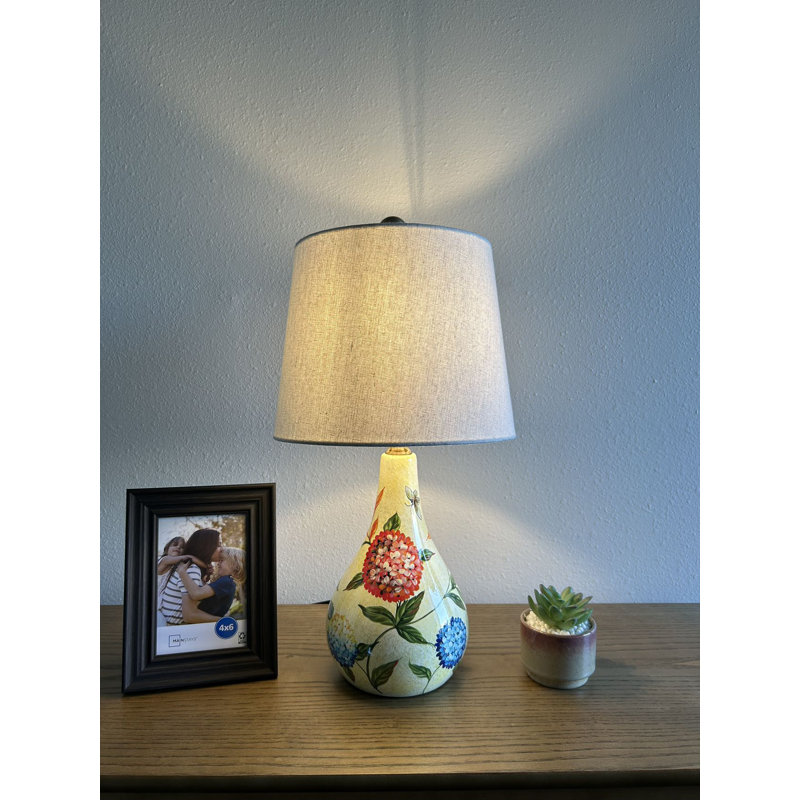 Lampe de table en céramique beige hortensias pour le salon chambre à coucher chevet l 10 po x P 10 po x H 20 po