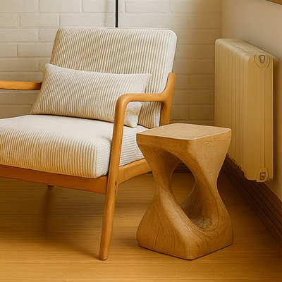 Table d'appoint moderne en forme de torsion avec une texture semblable au bois pour une utilisation intérieure et extérieure