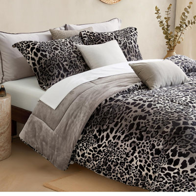 Leopard Velvet Flannel Queen Comforter Set-Cheetah Print Western Blanket,Luxury Fuzzy Heavy Bedding Set, 3 Pieces Plush Winter Bed Set with Comforter (90"x104") & 2 Pillow Shams (20"x36")