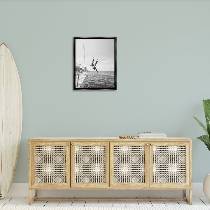 «People Diving From Boat Floater Frame» par Sissi et Seb sur toile, Cadre flottant noir de jais, H 31 po x l 25 po