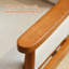 Chaise d'appoint confortable en tissu avec structure en bois massif pour le salon, la chambre à coucher, le balcon ou la salle d'attente - une solution confortable, élégante et polyvalente.-930479305