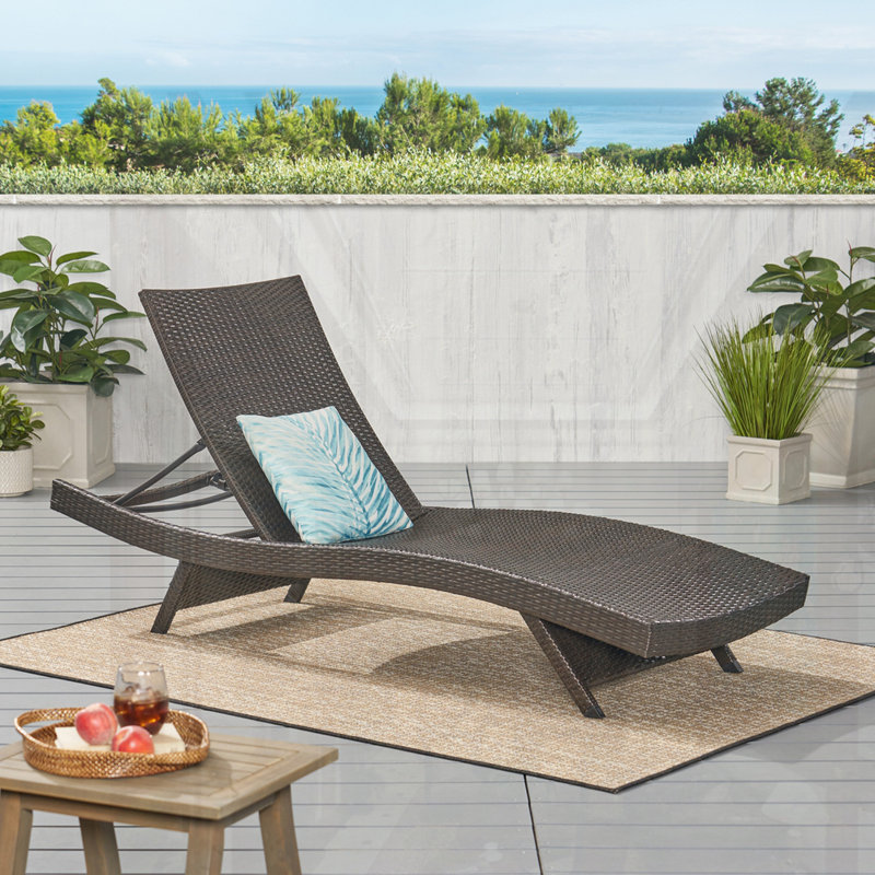 PE WICKER CHAISE LOUNGE