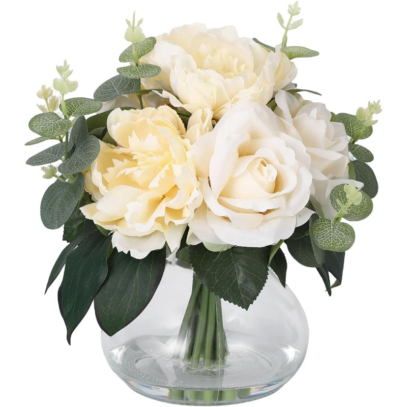 Roses et pivoines artificielles dans un vase en verre avec de l'eau artificielle pour les centres de mariage, Champagne