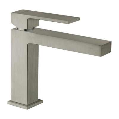 Quadro Single-Hole Bathroom Faucet with Drain Assembly
