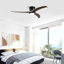 Ventilateur de plafond encastré de 52 po à pales en bois massif avec lumières, télécommande, moteur à courant continu silencieux, 6 vitesses, ventilateur de plafond réversible pour patio, salon, chambre à coucher, bureau, intérieur (noir mat)