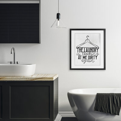 «Laundry is look at me», impression encadrée sous verre, conception de Kim Allen