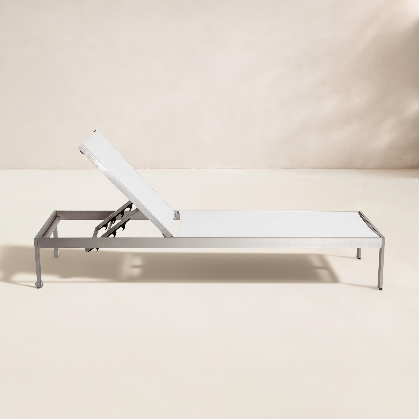 Aynura 25" Patio Chaise Lounge, Gray/White