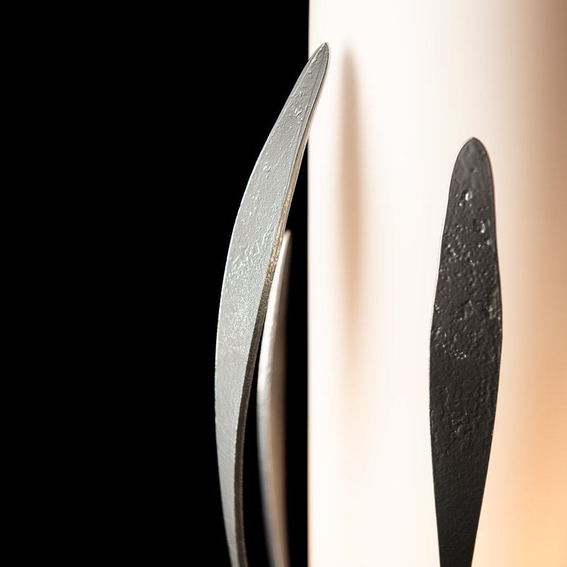 Lampe de table cylindrique Dahlia - abat-jour en verre givré opale, Argenté