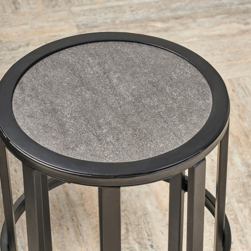 Table d'appoint grise en céramique avec cadre en fer pour une utilisation polyvalente avec cadre