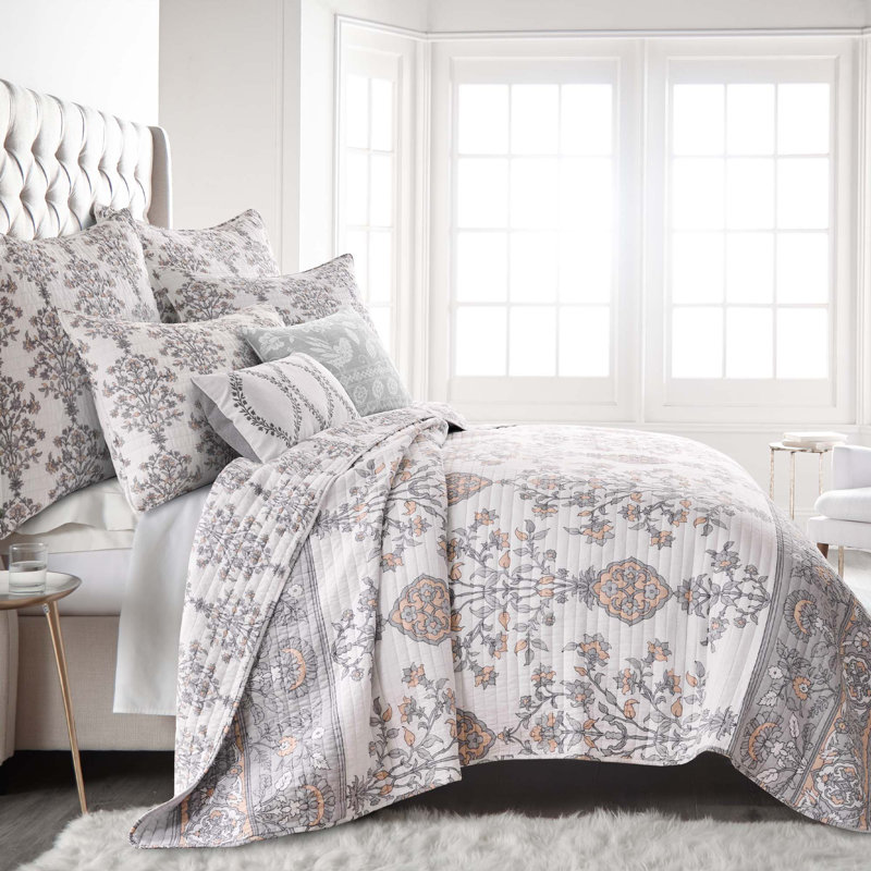 Filigree Twin Quilt Set