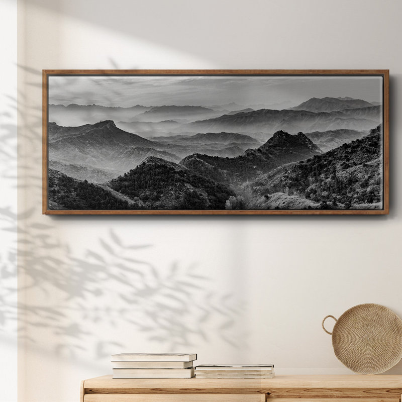 «Mountains of the Great Wall», toile encadrée, H 24 po x l 60 po