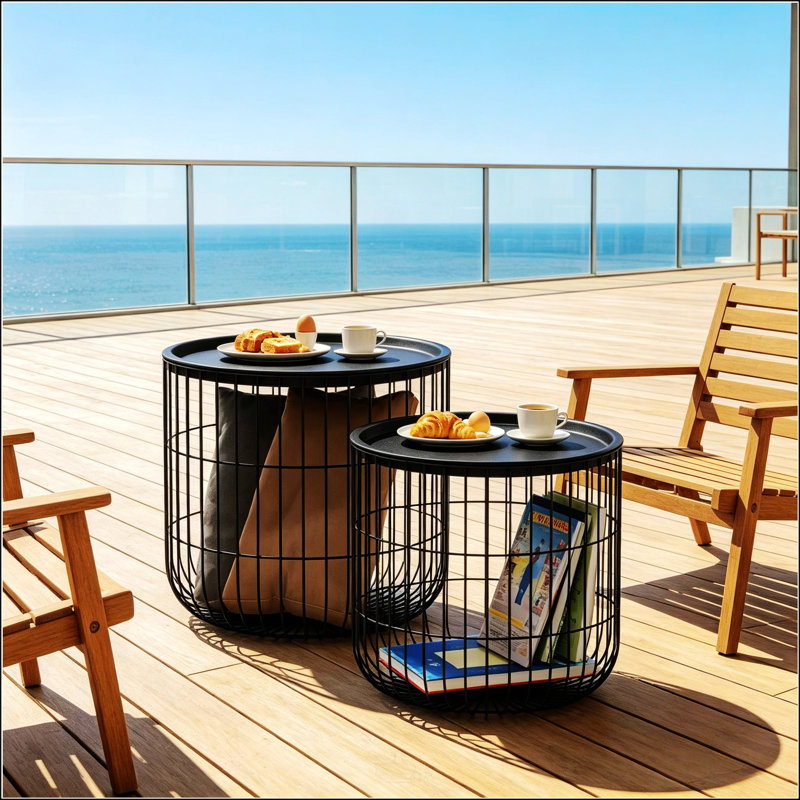 Tables d'appoint gigognes modernes en acier avec dessus amovibles et rangement dissimulé pour l'organisation du salon.