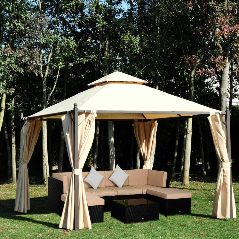 Fabrication en acier de 10 pi x 10 pi avec terrasse en fer et écrans d'intimité