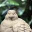 Figurine oiseau assis en ciment Chilmark