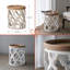 Collection S / 5 French Country Home Decor (comprend une plante artificielle, un vase, des plateaux, un tabouret et une table d'appoint)