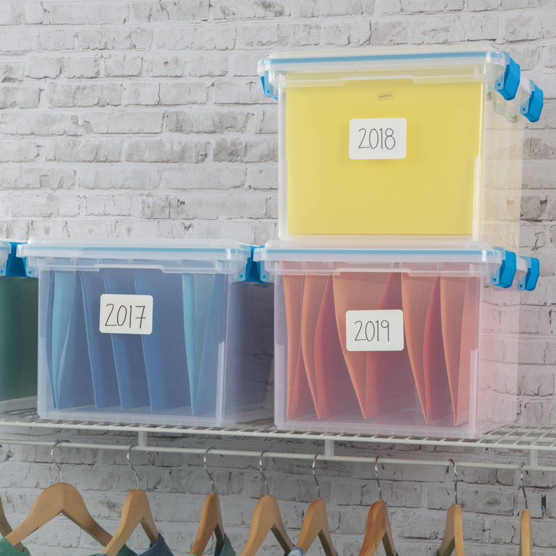 Bac de rangement en plastique Sterilite