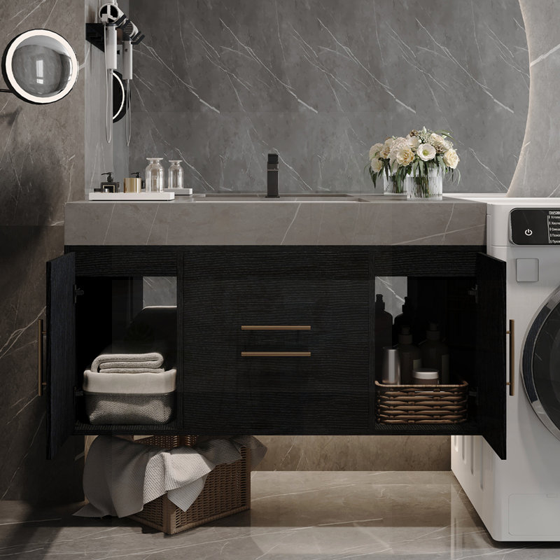 Meuble-lavabo flottant simple contemporain avec comptoir en faux marbre, lavabo en céramique et beaucoup de rangement pour une salle de bain moderne et sans encombrement.