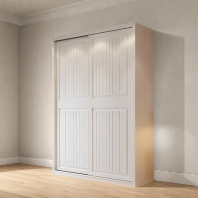 Garde-robe simple de couleur unie