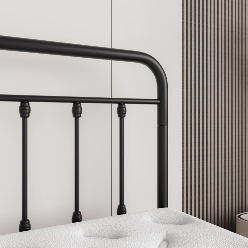 Structure de lit plateforme en métal avec tête et pied de lit de style victorien, rangement sous le lit, aucun sommier nécessaire