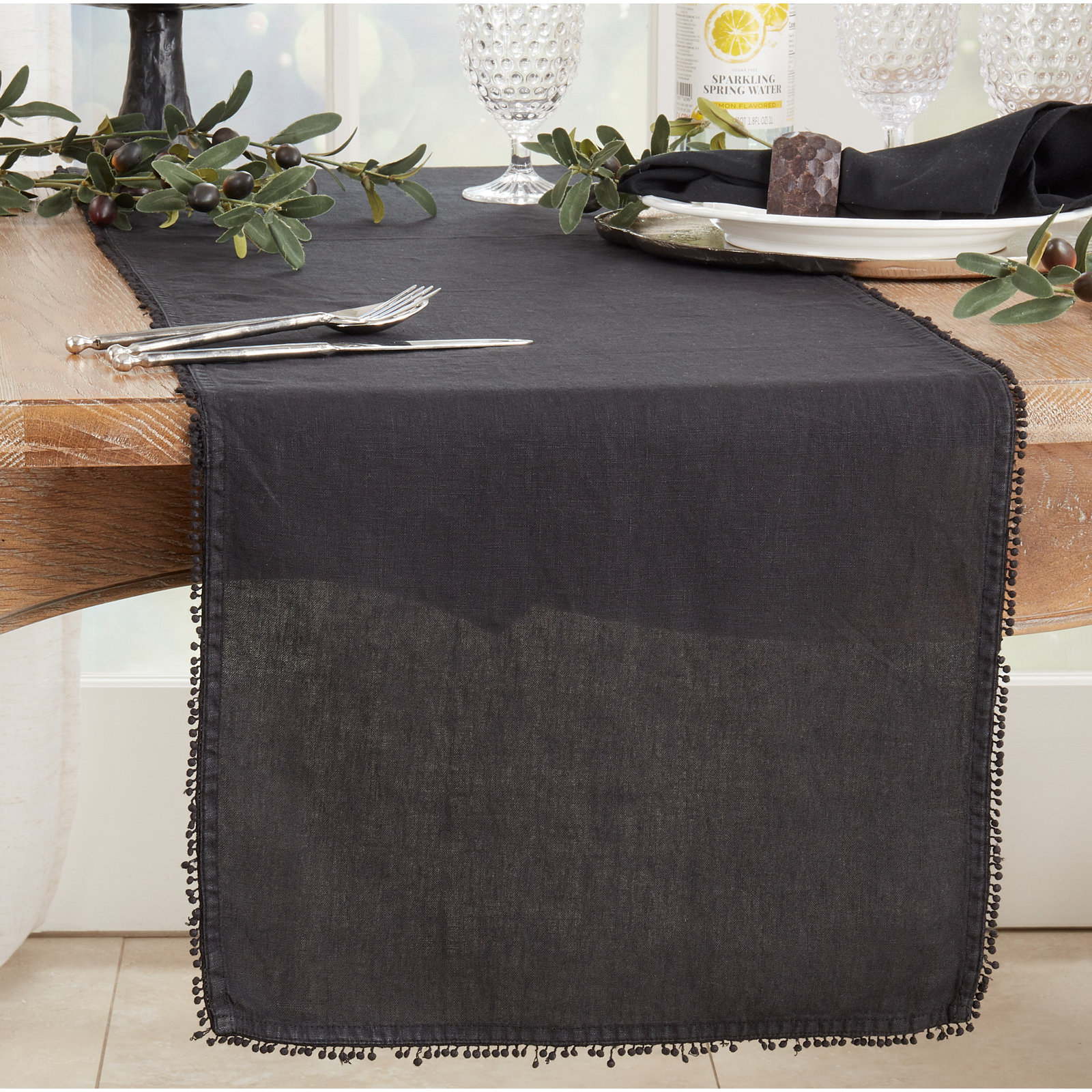 Trezza Table Runner, Black